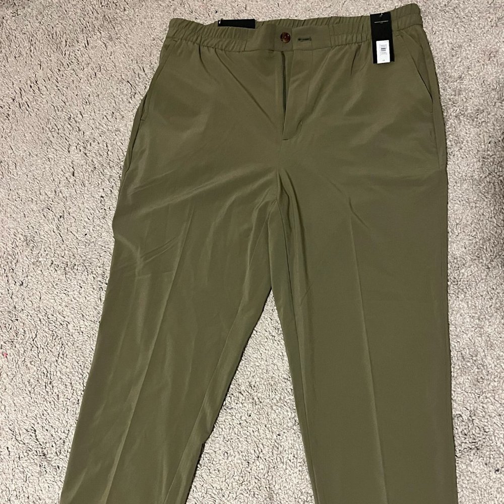 Banana Republic Airstretch Taper Pant Size M